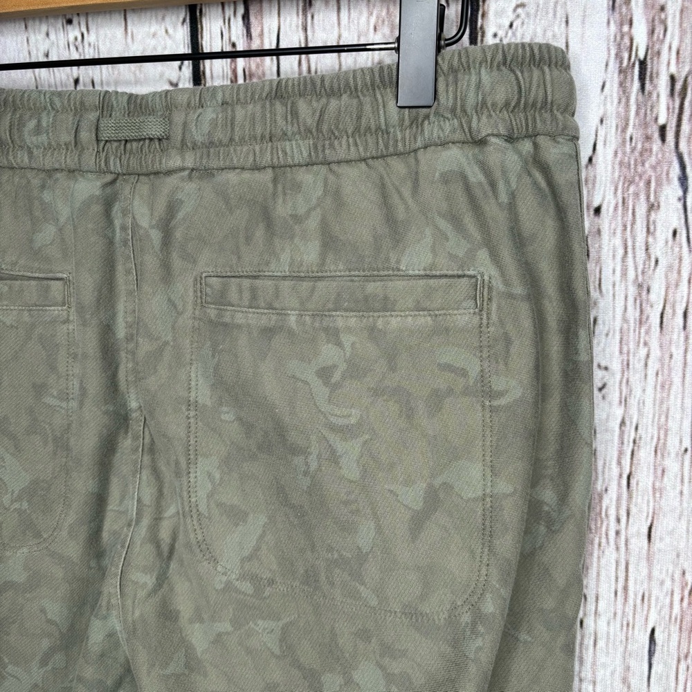 Athleta Printed Farallon Jogger Size 12 Olive Army Green Camo Print Pull On Pant - Picture 6 of 16